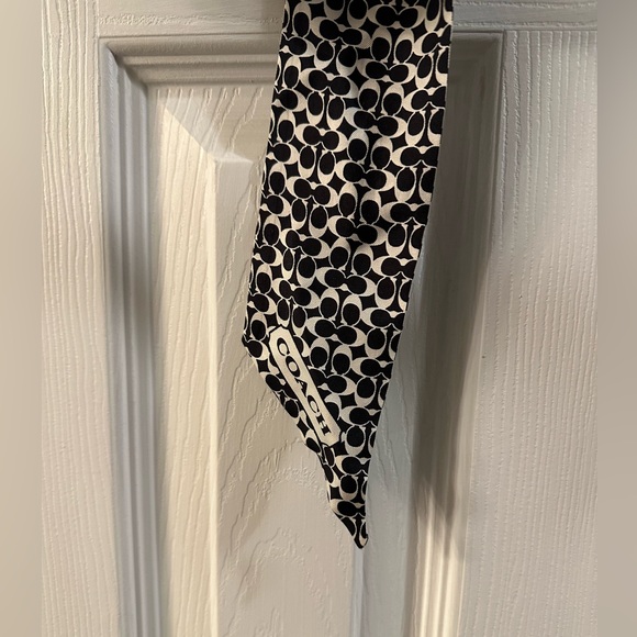 Coach Scarf - Picture 2 of 5